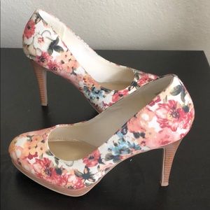 Christian Siriano pumps